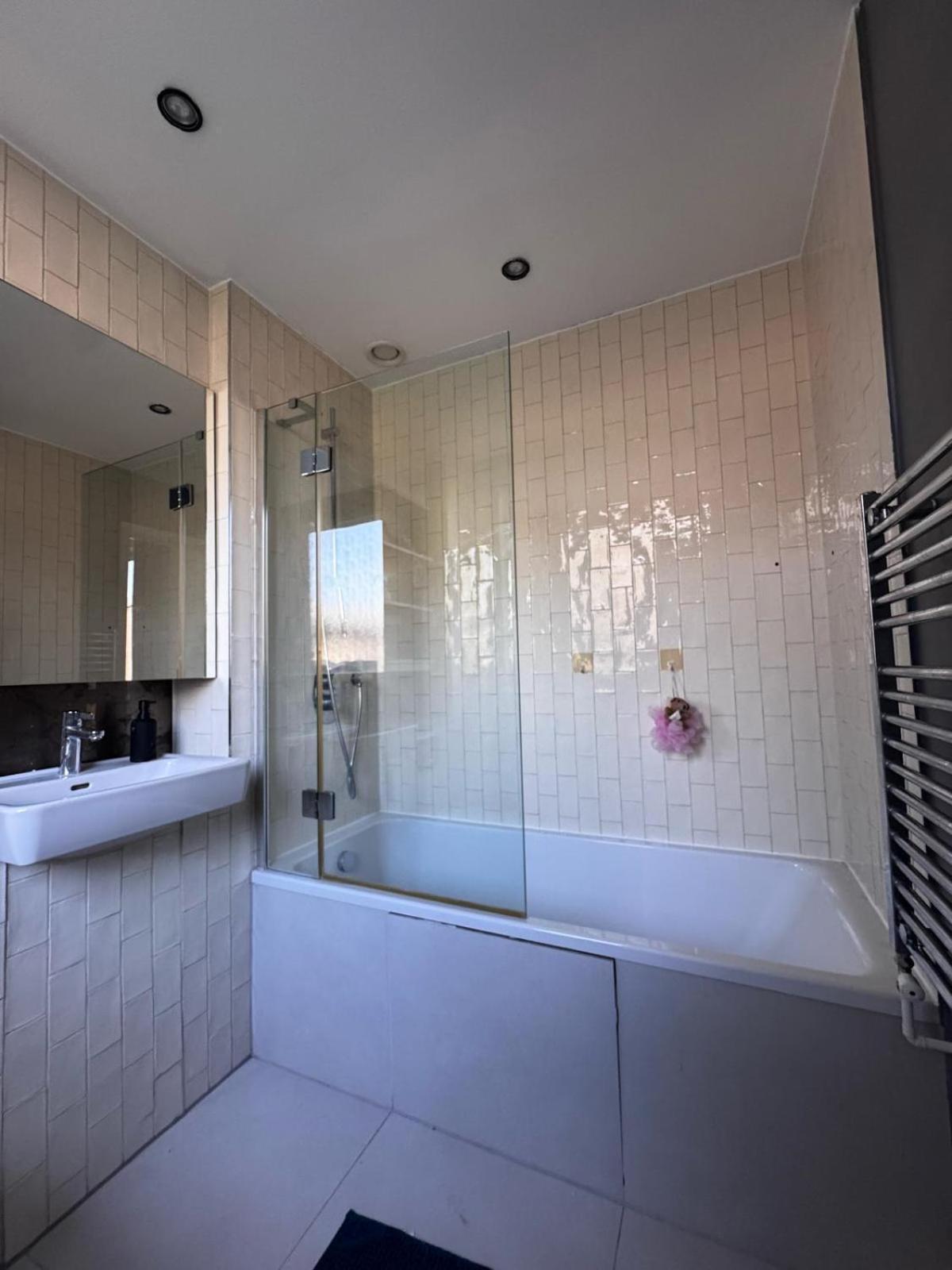 Modern 3 Bed 3 Bath House Near Greenwich * London