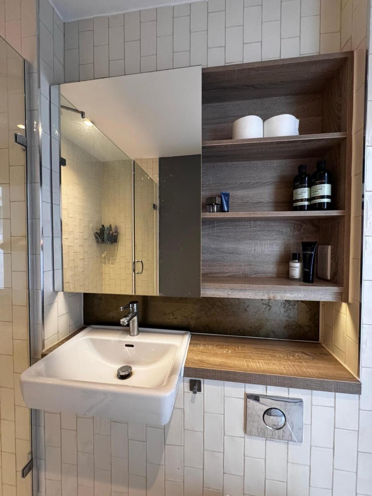 Modern 3 Bed 3 Bath House Near Greenwich Holiday home *