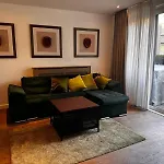 Modern 3 Bed 3 Bath House Near Greenwich