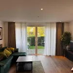 Modern 3 Bed 3 Bath House Near Greenwich