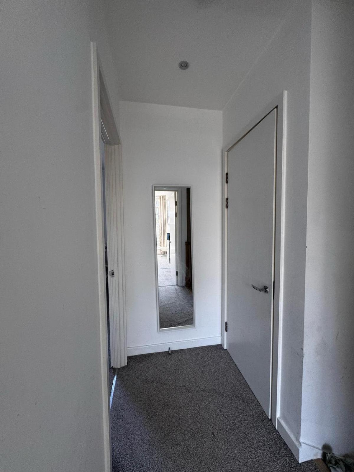 Modern 3 Bed 3 Bath House Near Greenwich