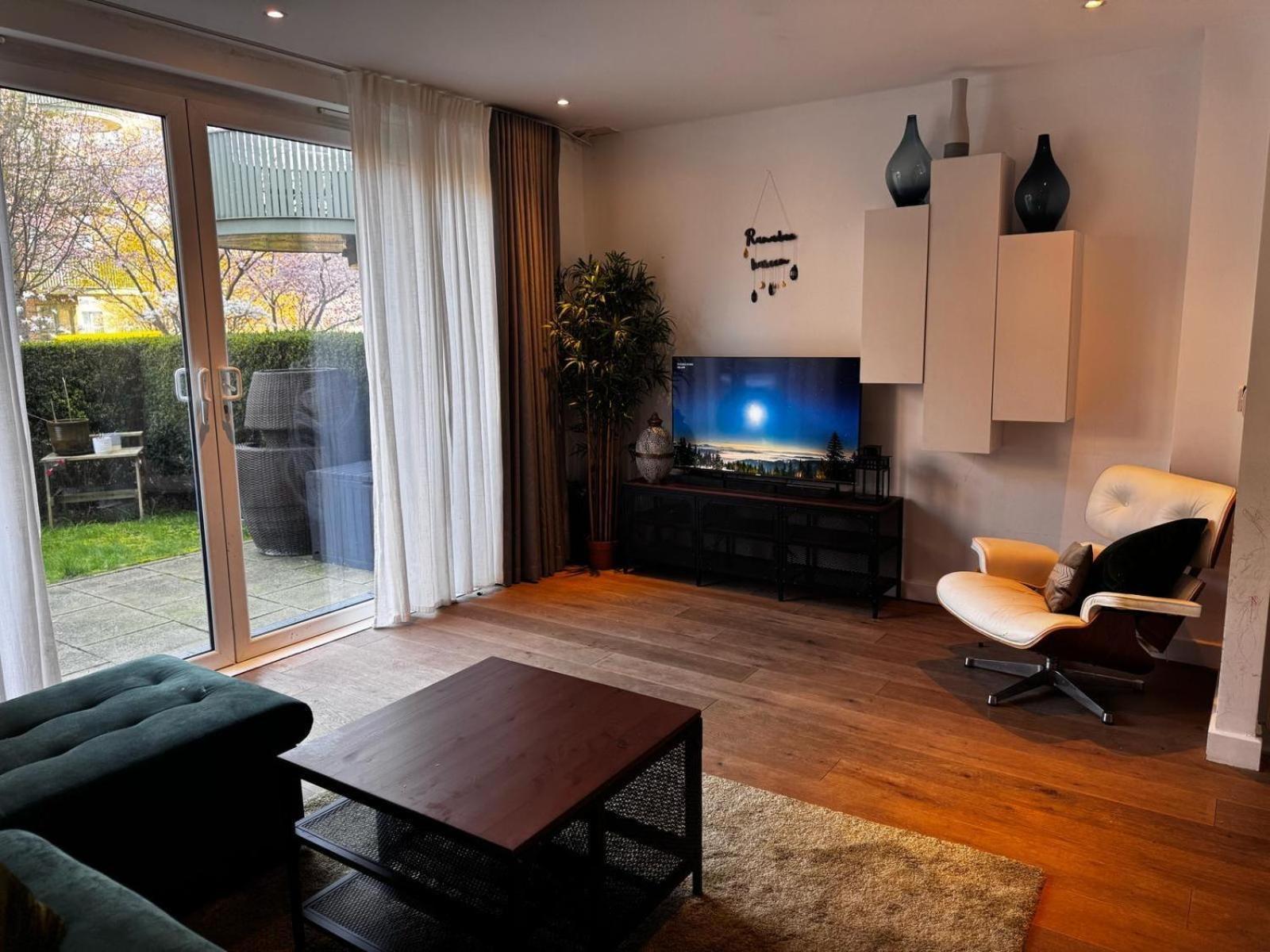 Modern 3 Bed 3 Bath House Near Greenwich * Londra