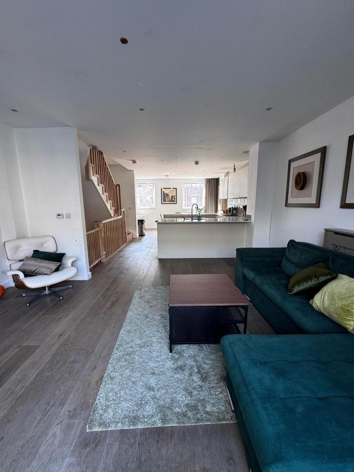 Modern 3 Bed 3 Bath House Near Greenwich Londra